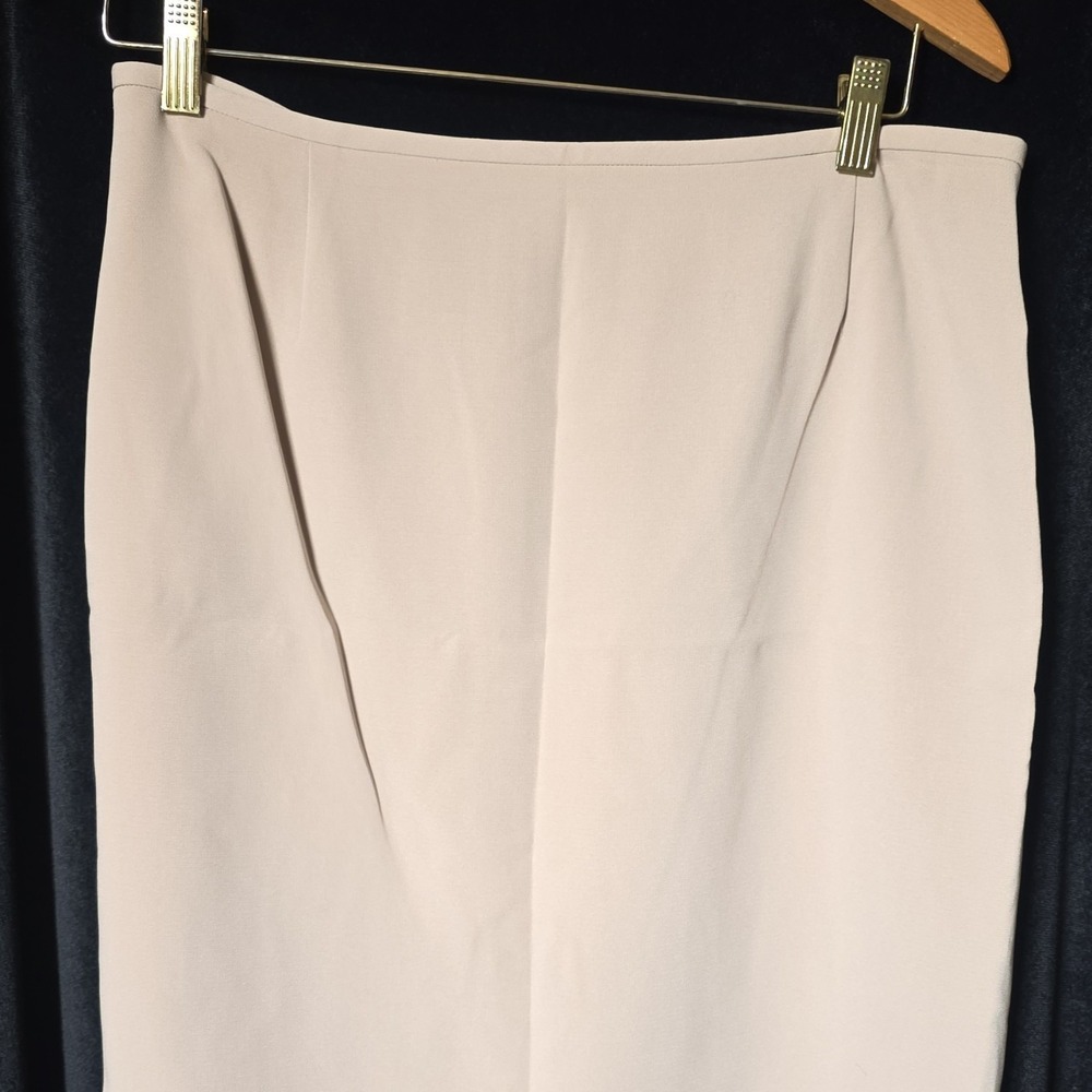 Petite Sophisticate Size 12 knee length lined skirt